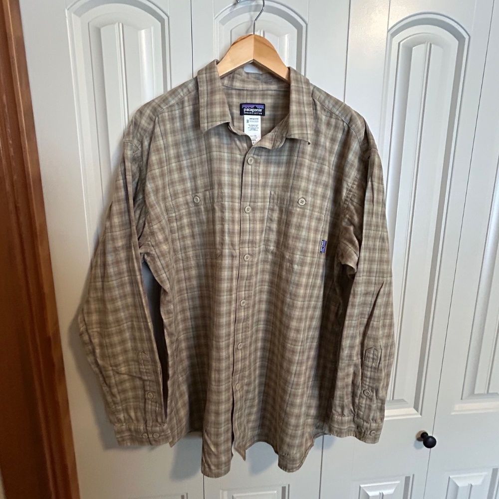 Patagonia Men's Long-Sleeved Pima Cotton Button Down Shirt, Large